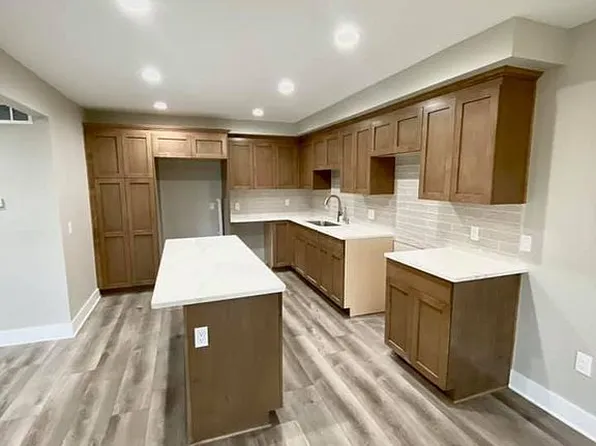 525 Oxford Ct #1, Rochester Hills, MI 48307