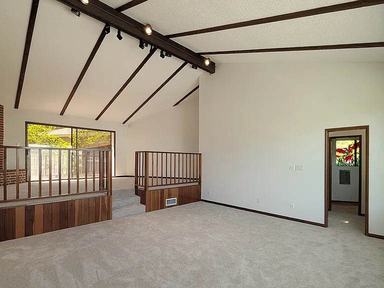 545 Hillgreen Dr — Photo 23