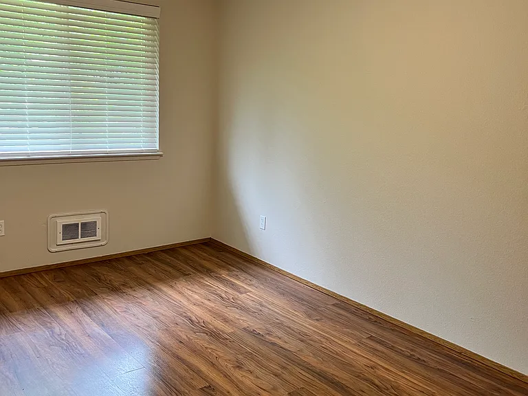 131 Lippert Dr W #203 — Photo 8
