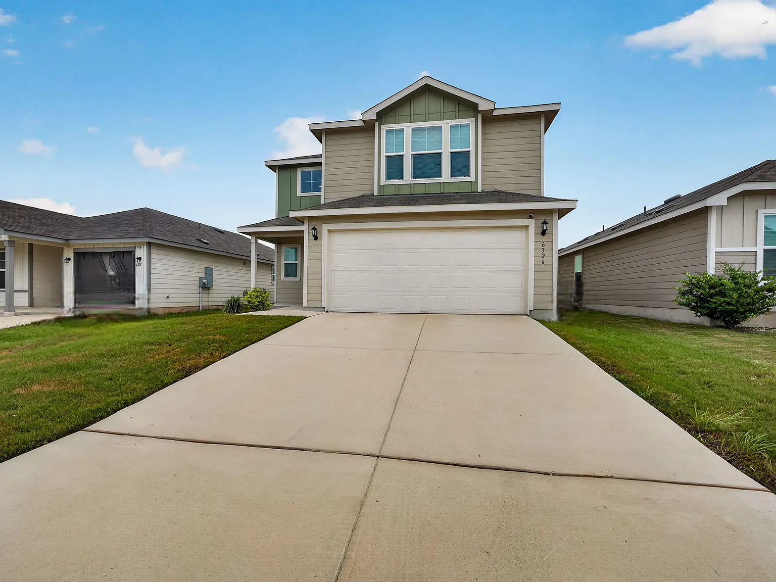 Spacious 4-Bed Home with Fenced Yard & Garage in San Antonio 2,103 Sq Ft of Comfort! — Photo 1