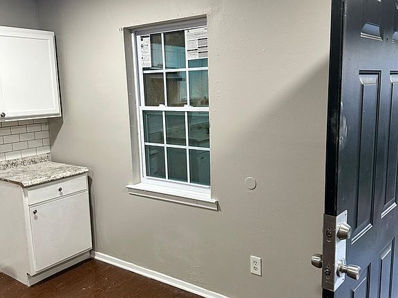 5th image of 2190 Howell Ave