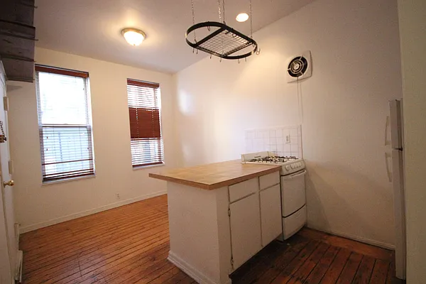 Rented by Nooklyn NYC LLC | media 32