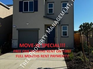 257 Minnewawa Ave #A, Clovis, CA 93612