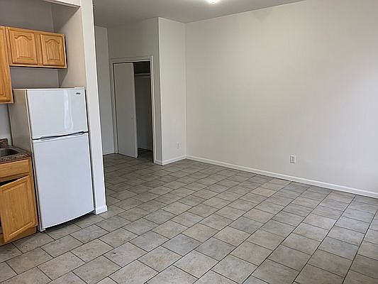 4th image of 201 E 118th St APT 2D