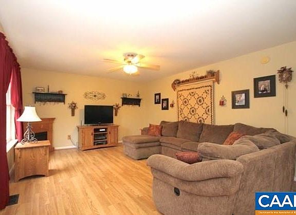 4th image of 468 Jefferson Dr