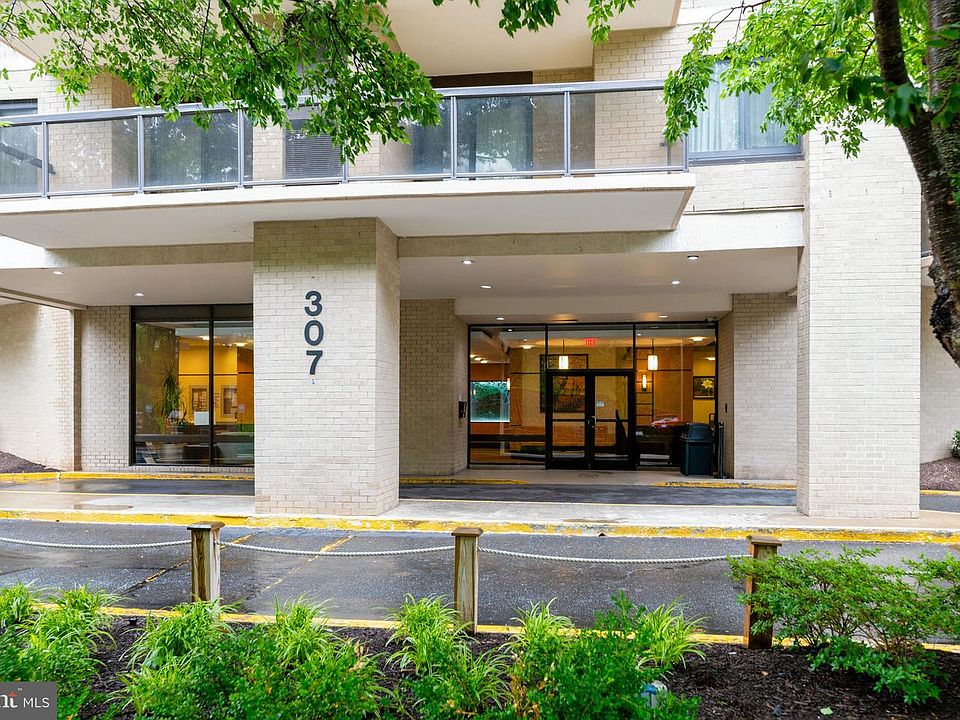 1st image of 307 Yoakum Pkwy APT 512