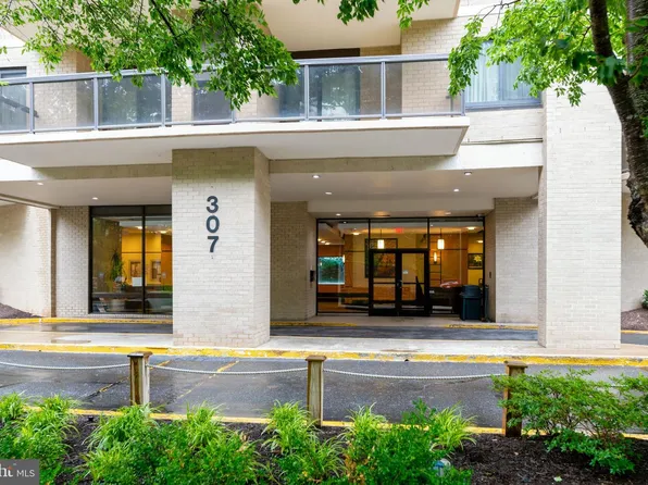 307 Yoakum Pkwy APT 512, Alexandria, VA 22304