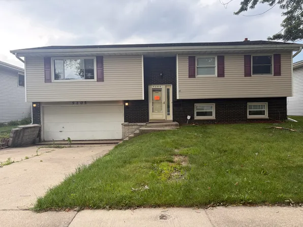 9205 Prairie Ave, Highland, IN 46322