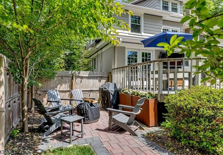 242 Forest Ave — Photo 45