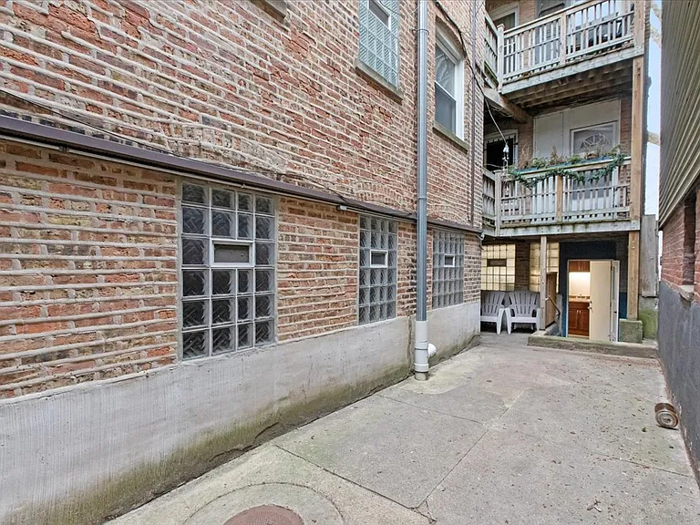 1218 W Victoria St #1 — Photo 6