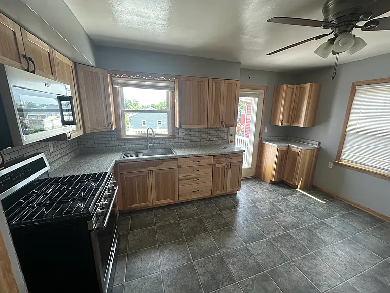 2431 2nd St SW — Photo 6