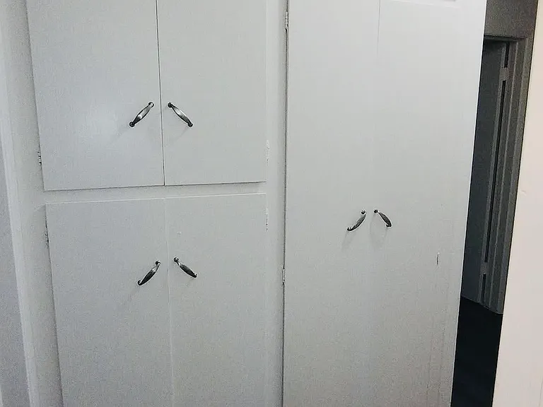 Hallway linen closets. (doors closed)