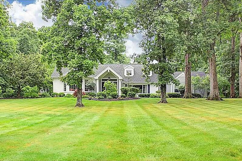1st image of 70 Hawthorne Dr
