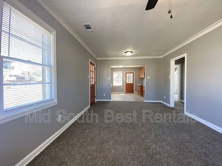 323 W Essex Ave — Photo 3