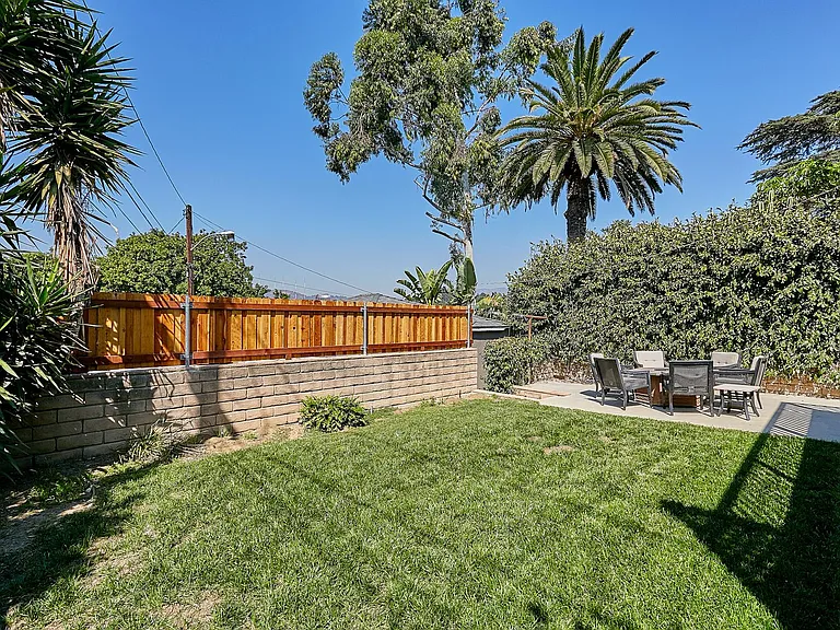 1603 Sargent Pl — Photo 21