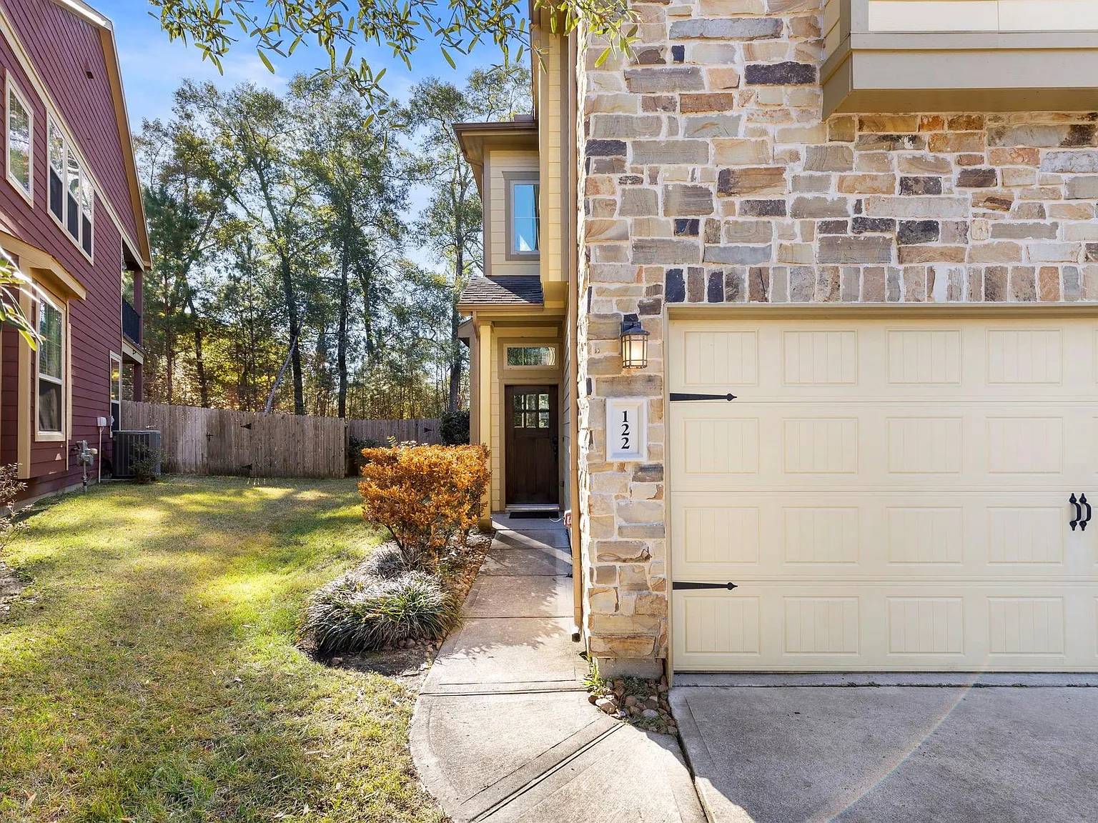 3 bed, 2.5 bath, 1952 sqft, $2,500 — Photo 2