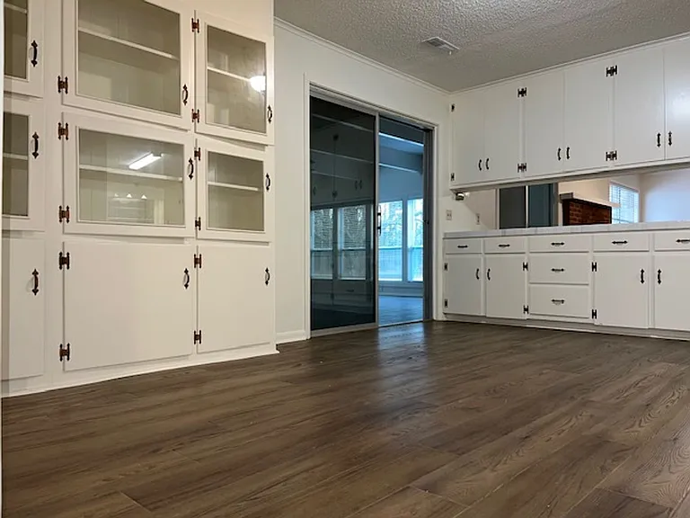 2524 W Hillsboro St — Photo 7