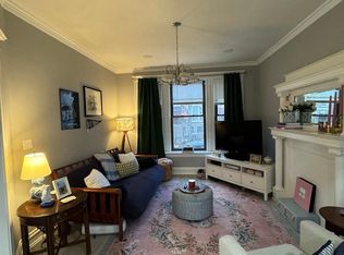 825 W Roscoe St APT 1F, Chicago, IL 60657