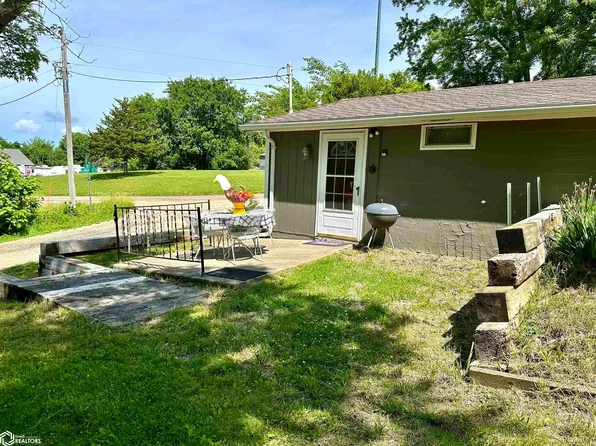 2082 Larrys Dr #2, Brooklyn, IA 52211