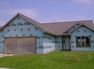 697 Vista Cir, Columbus, WI 53925