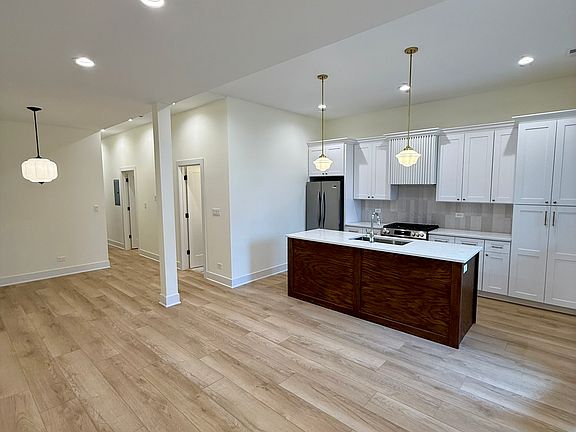 3rd image of 2151 W Potomac Ave APT 1