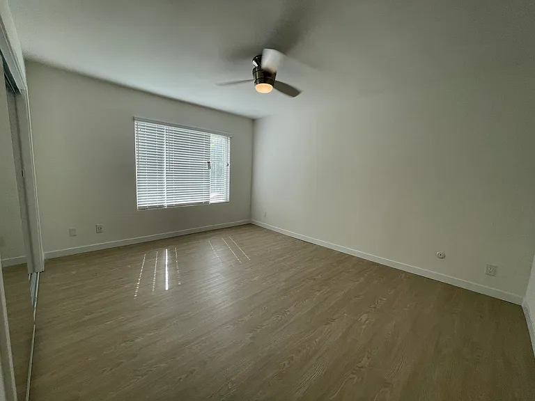 3762 Canfield Ave — Photo 9