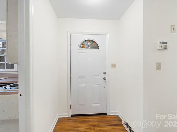 5th image of 3100 Glenelm Ct