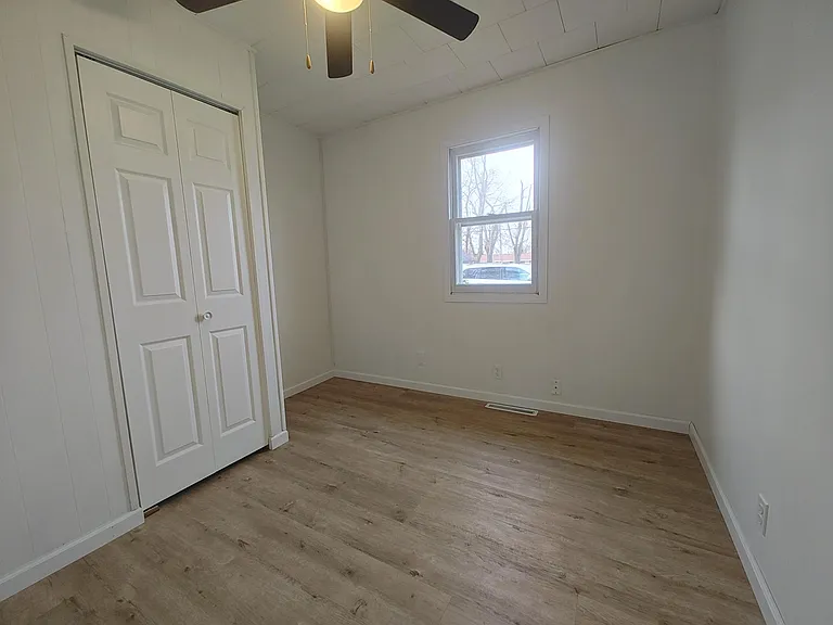 308 E Delaware St — Photo 10