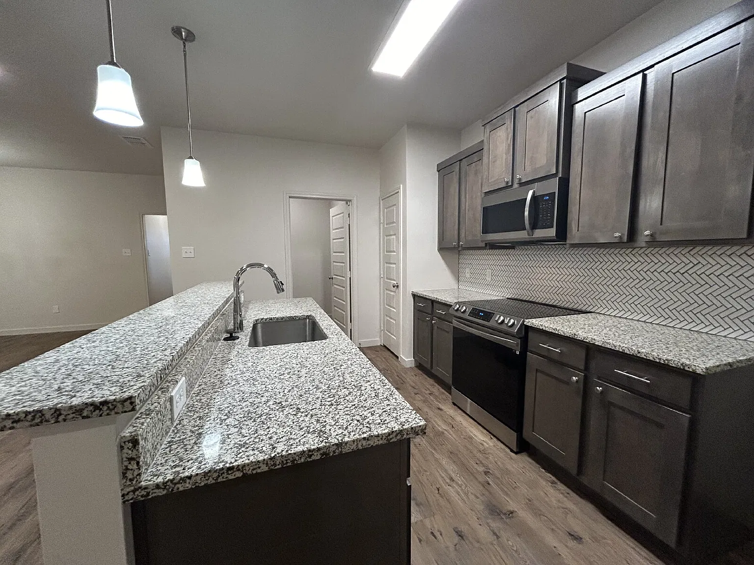 2 bed, 2.0 bath, 1390 sqft, $1,425 — Photo 4