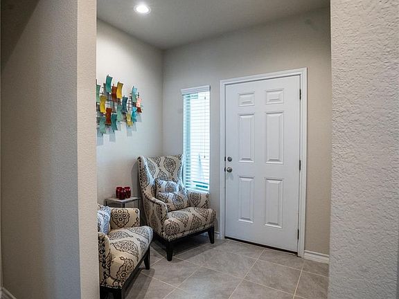 5th image of 220 Mary Max Cir