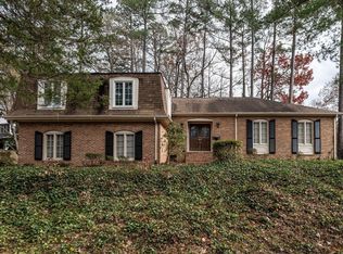 609 Queensferry Rd, Cary, NC 27511