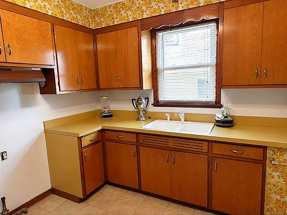 3rd image of 5721 N Kostner Ave