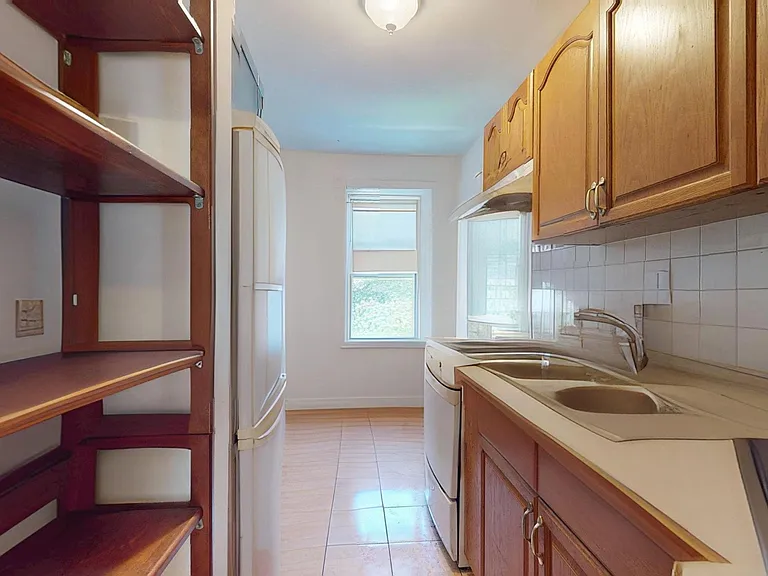 373 Park Pl #4 — Photo 4