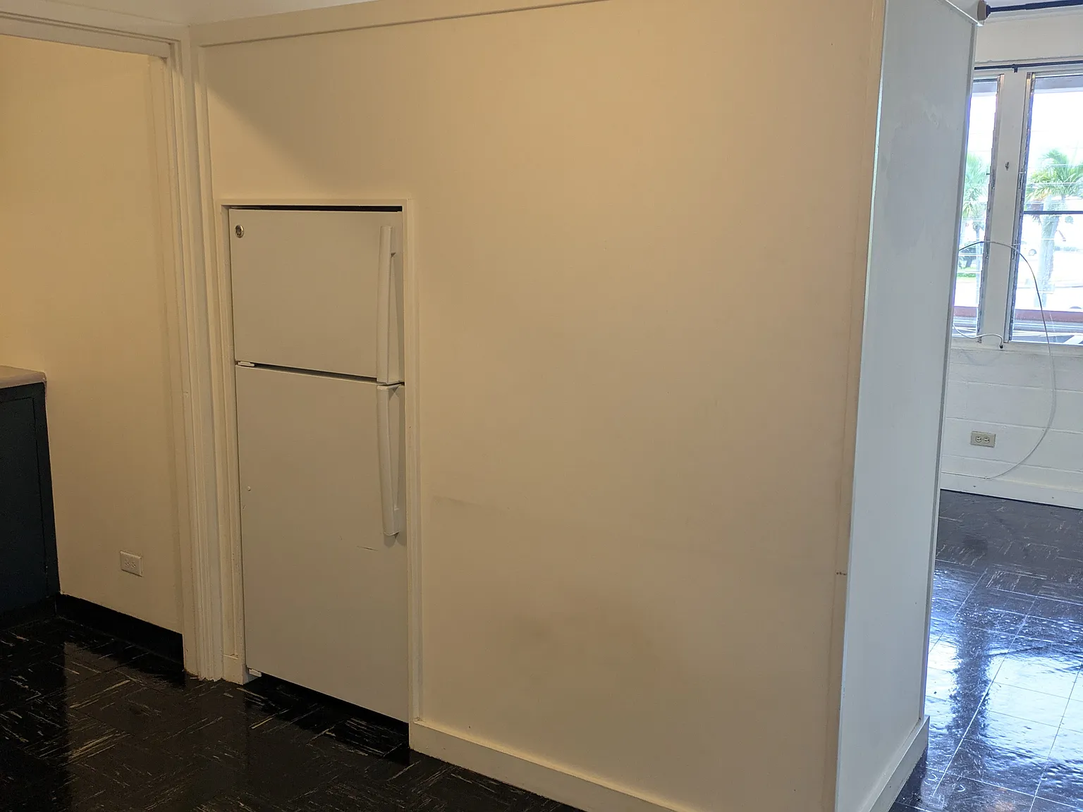 Studio, 300 sqft, $1,495 — Photo 3