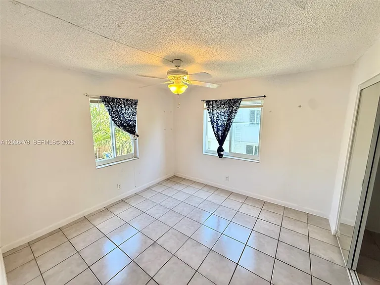 912 NE 17th Ct #4 — Photo 3