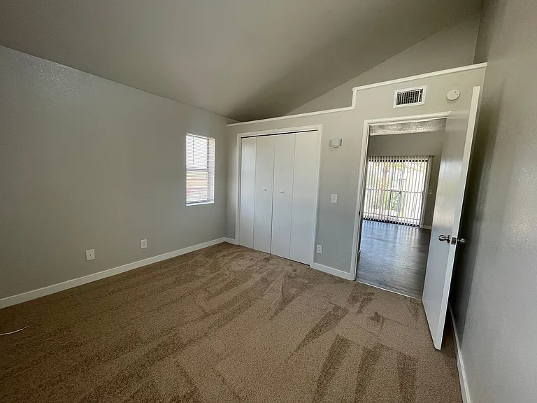 934 N Benton Ave — Photo 11