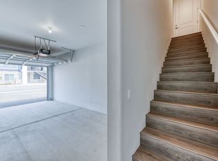382 N McKelvy Ave #326, Clovis, CA