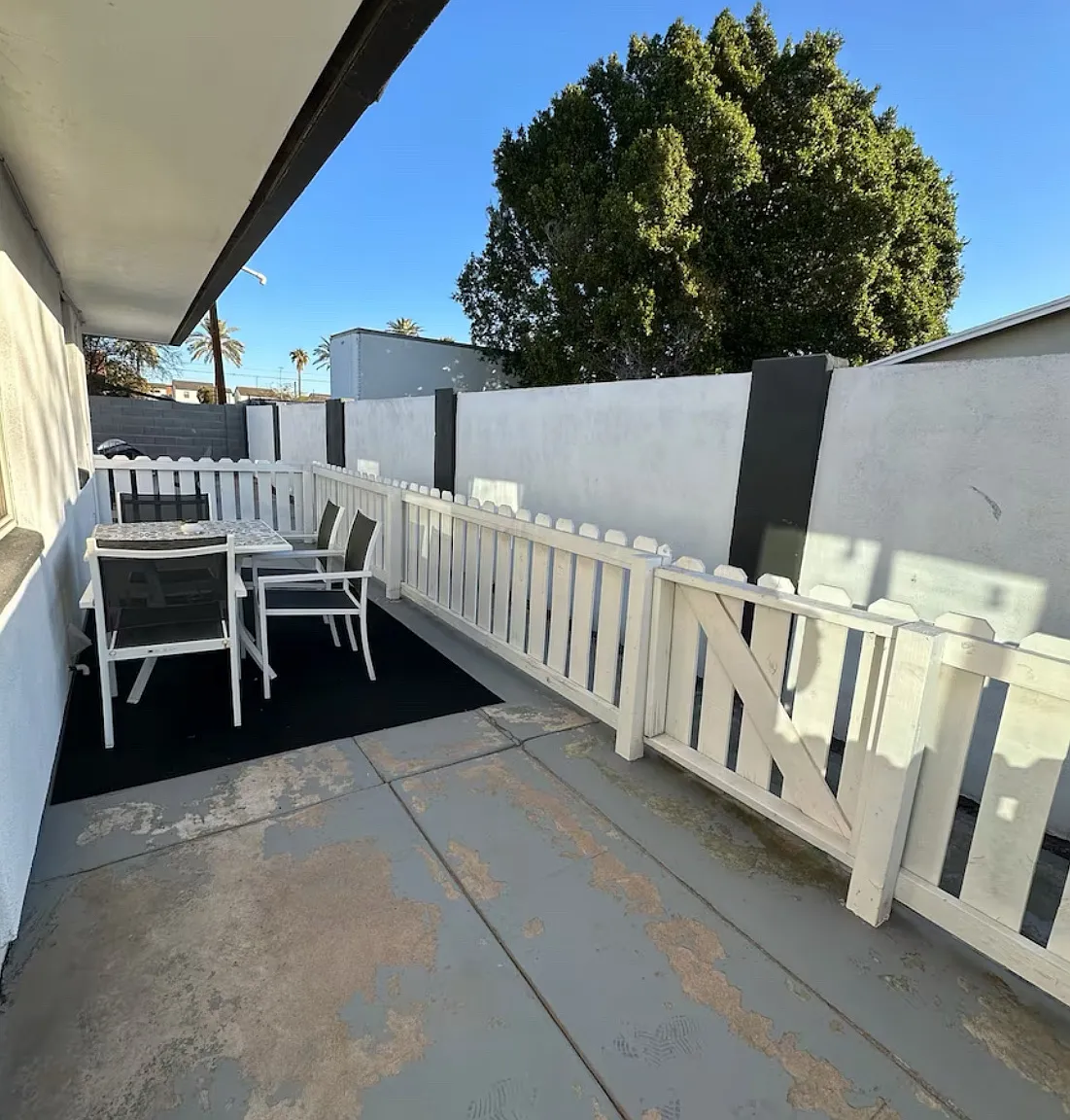 720 E Montecito Ave — Photo 1