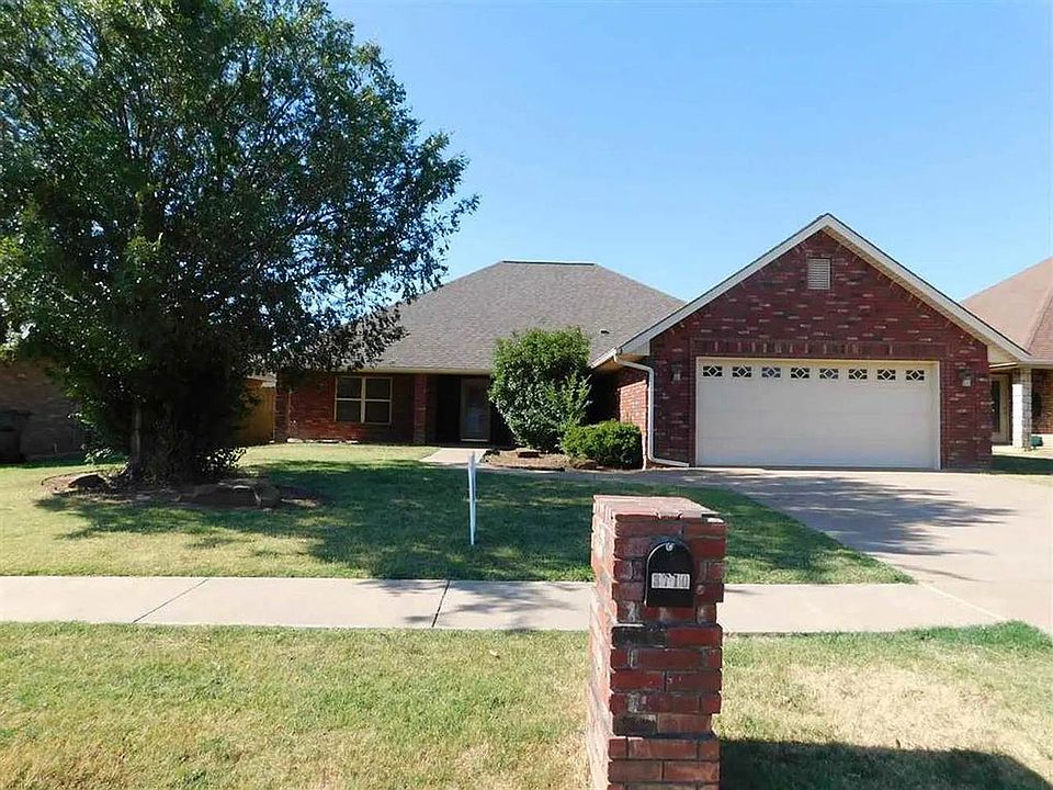 1st image of 3710 NE Fieldcrest Dr