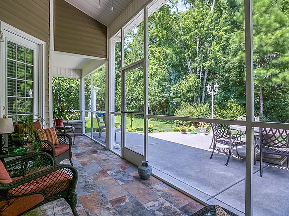 Quiet Golf Course Community!