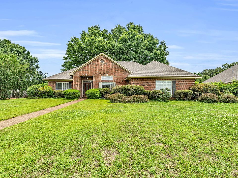 1st image of 204 Lavender Ln