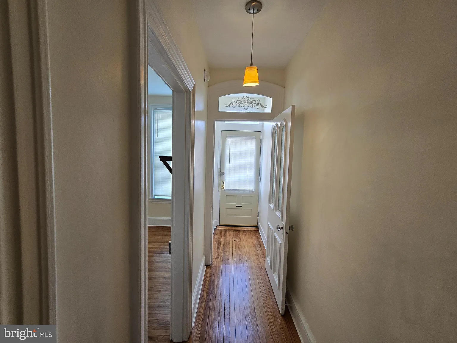 2 bed, 1.5 bath, 1325 sqft, $1,700 — Photo 2