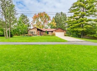 46210 W Eleven Mile Rd, Novi, MI 48374