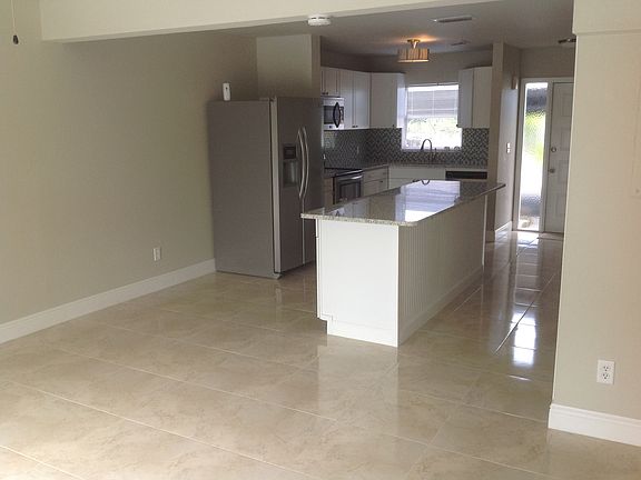 3rd image of 1512 Cape Coral Pkwy W APT 105