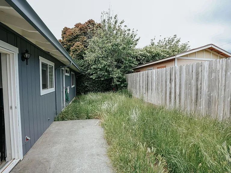 2613 Spring St — Photo 21