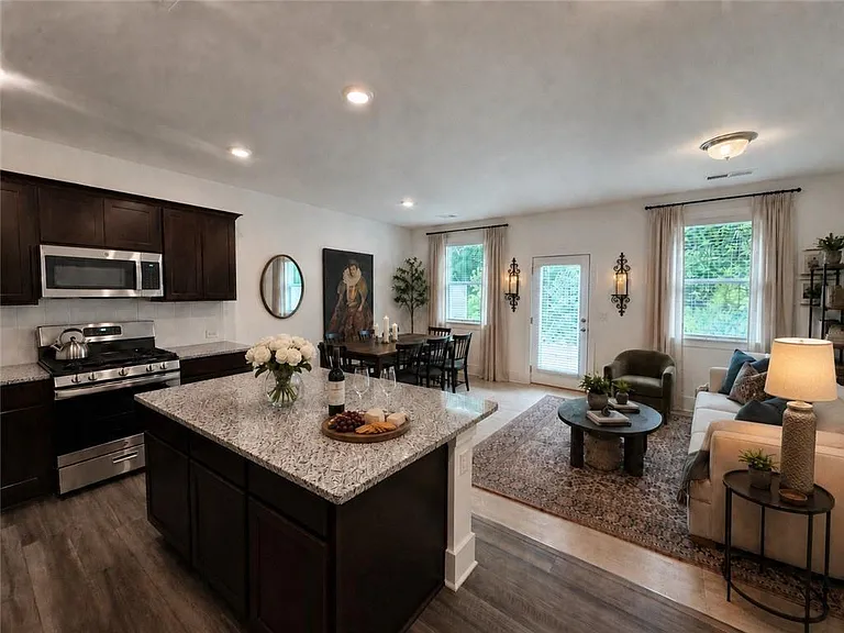 1682 Hannah Ter NW — Photo 5