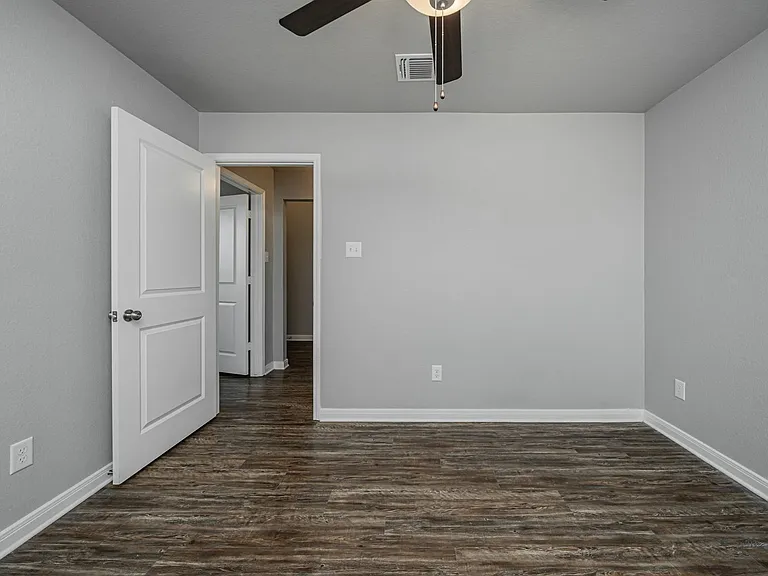 1368 Kingsgate Dr — Photo 41