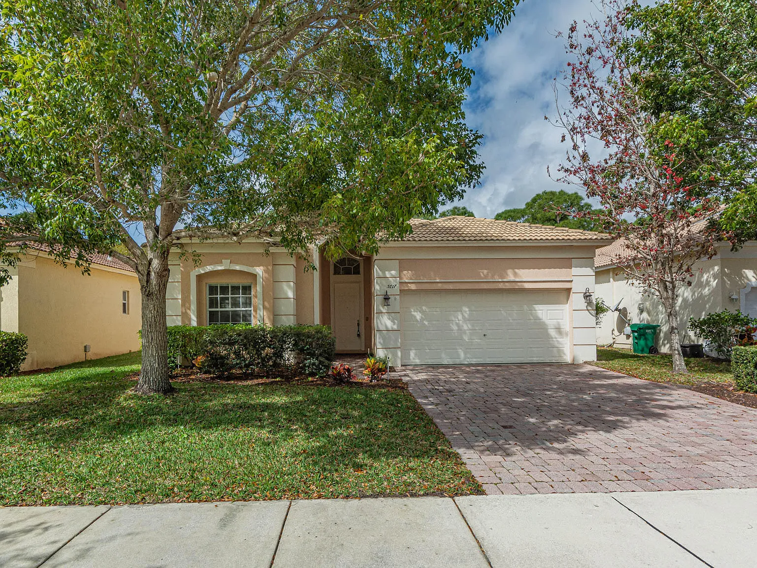 3 bed, 2.0 bath, 2484 sqft, $2,100 — Photo 1