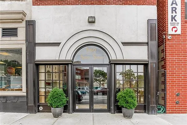 Sold by Avenue Sotheby's International Realty | media 4
