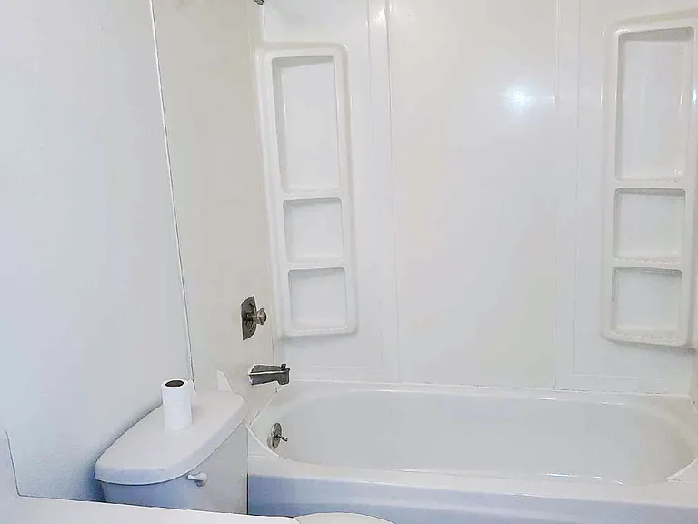 455 N Haskett St — Photo 12